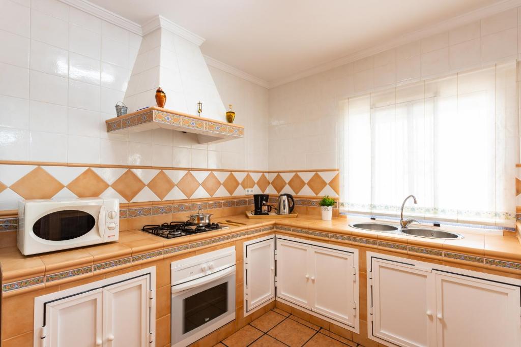 A kitchen or kitchenette at Cortijo Torrox Escape