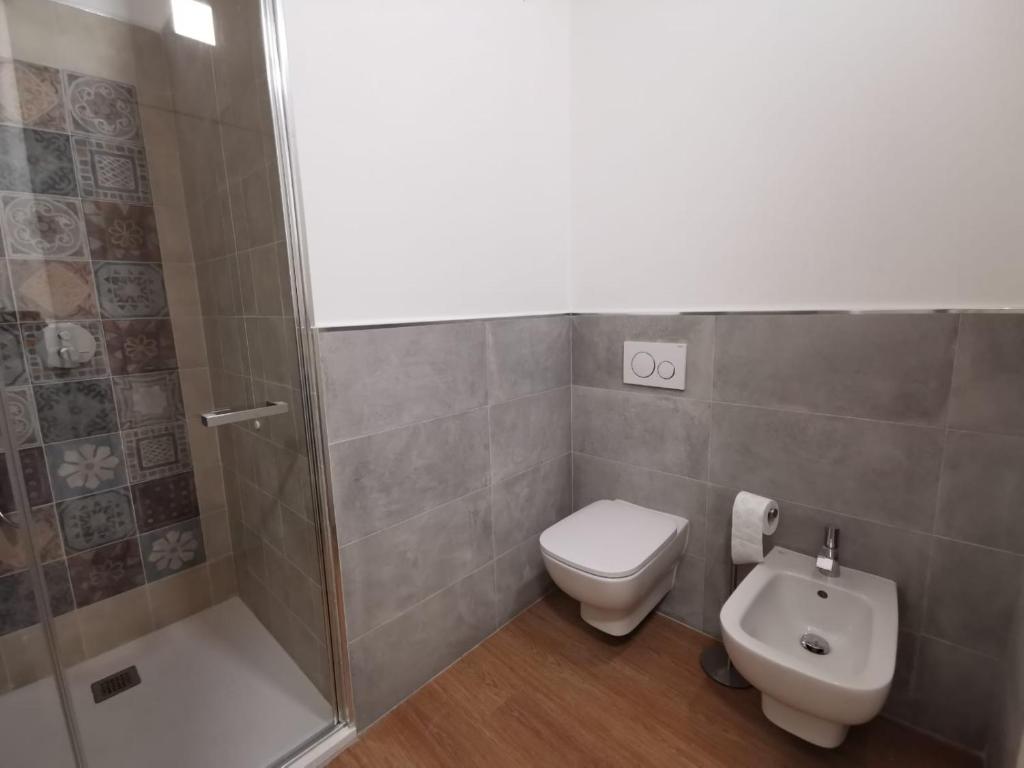 Łazienka w obiekcie Deluxe 3 Bedroom Flat in Rialto