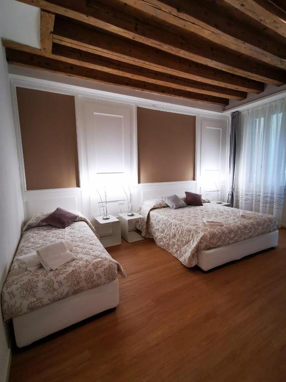 Łóżko lub łóżka w pokoju w obiekcie Deluxe 3 Bedroom Flat in Rialto