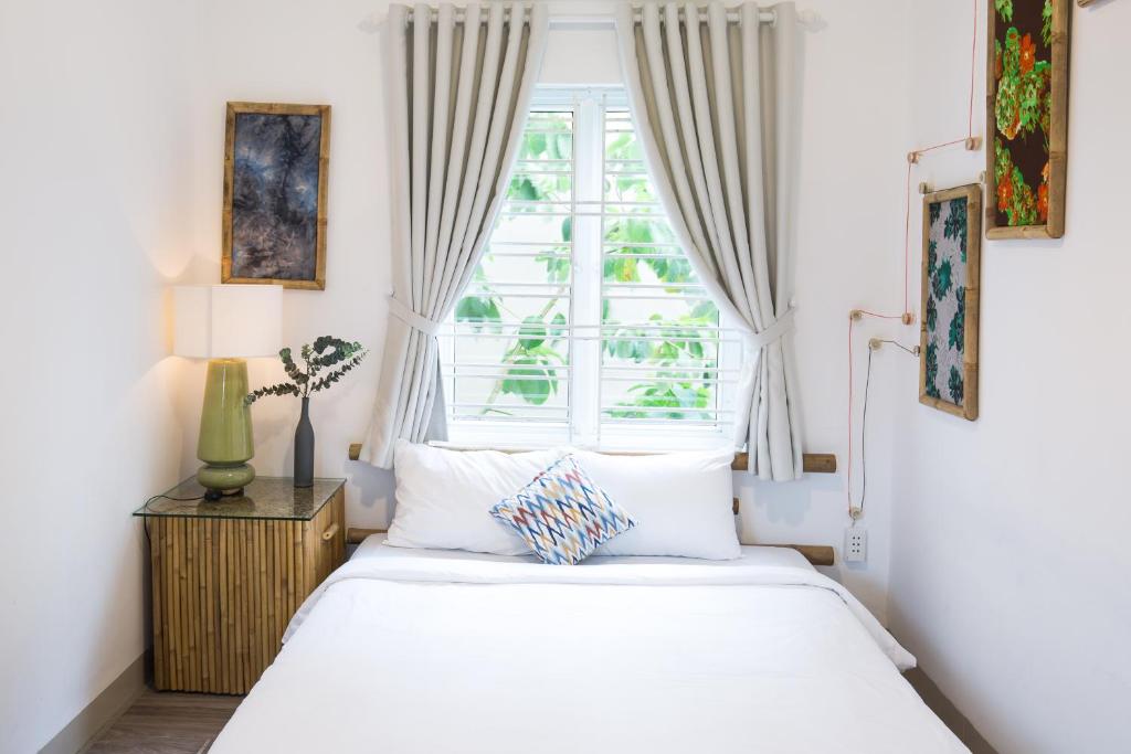 Postel nebo postele na pokoji v ubytování Nem's House Hội An