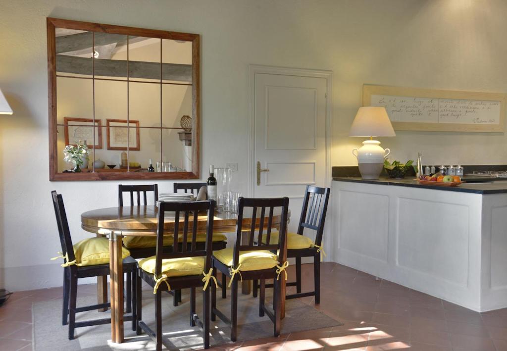 A kitchen or kitchenette at Casa Dell'Ambasciatore