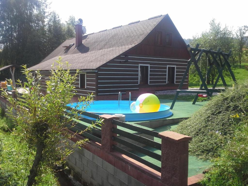 Bazén v ubytování Chalupa u rybníka Čistá u Horek nebo v jeho okolí