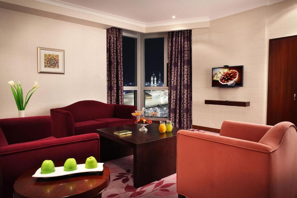 Posezení v ubytování Al Marwa Rayhaan by Rotana - Makkah