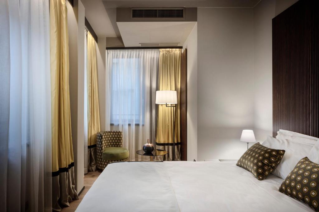 A bed or beds in a room at Speronari Suites