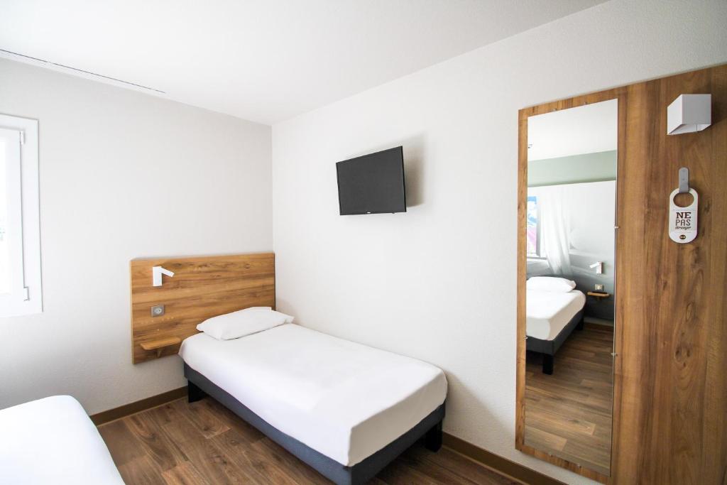 Postel nebo postele na pokoji v ubytování B&B HOTEL Montélimar Sud