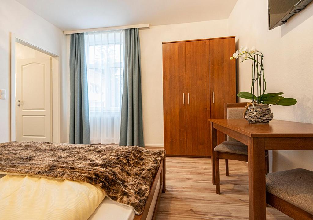Postel nebo postele na pokoji v ubytování Hotel Bristol
