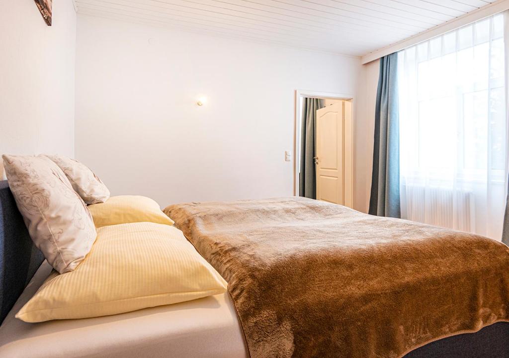 Postel nebo postele na pokoji v ubytování Hotel Bristol