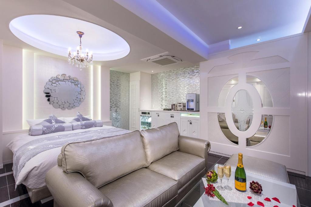 Nápoje v ubytování HOTEL Dior7