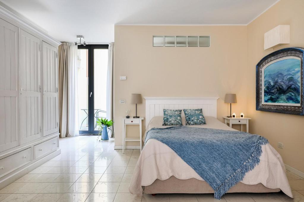 a bedroom with a bed and a painting on the wall at Adriano Residence - by Adriano Group in Bologna