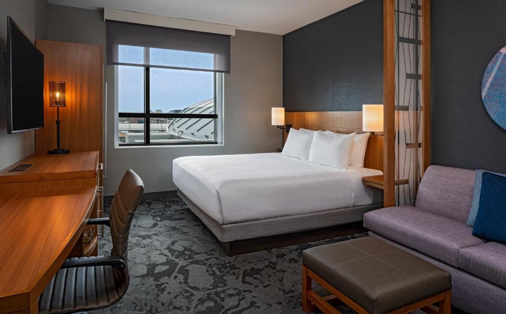 Hyatt Place Indianapolis Downtown - 