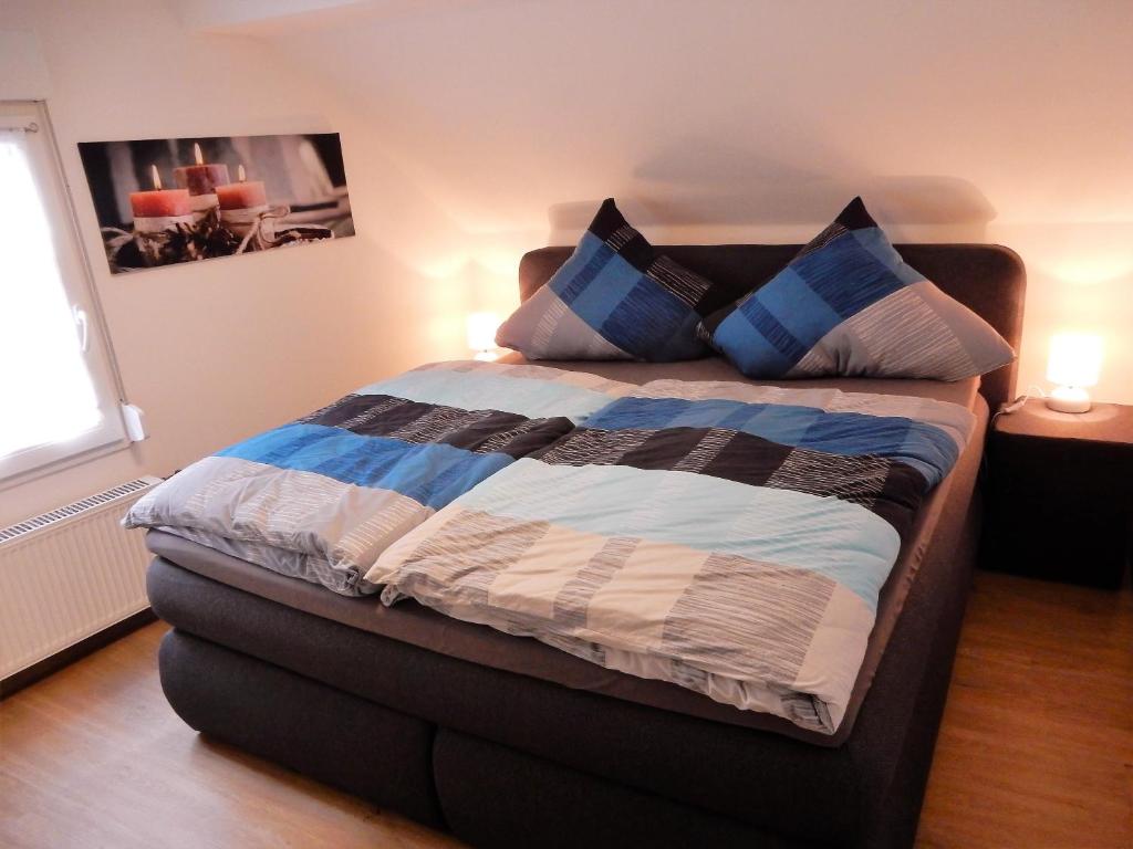 מיטה או מיטות בחדר ב-Altstadt Charme