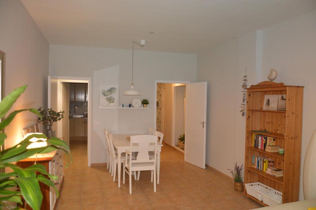 Kuchyň nebo kuchyňský kout v ubytování Holiday House Aguacate 1