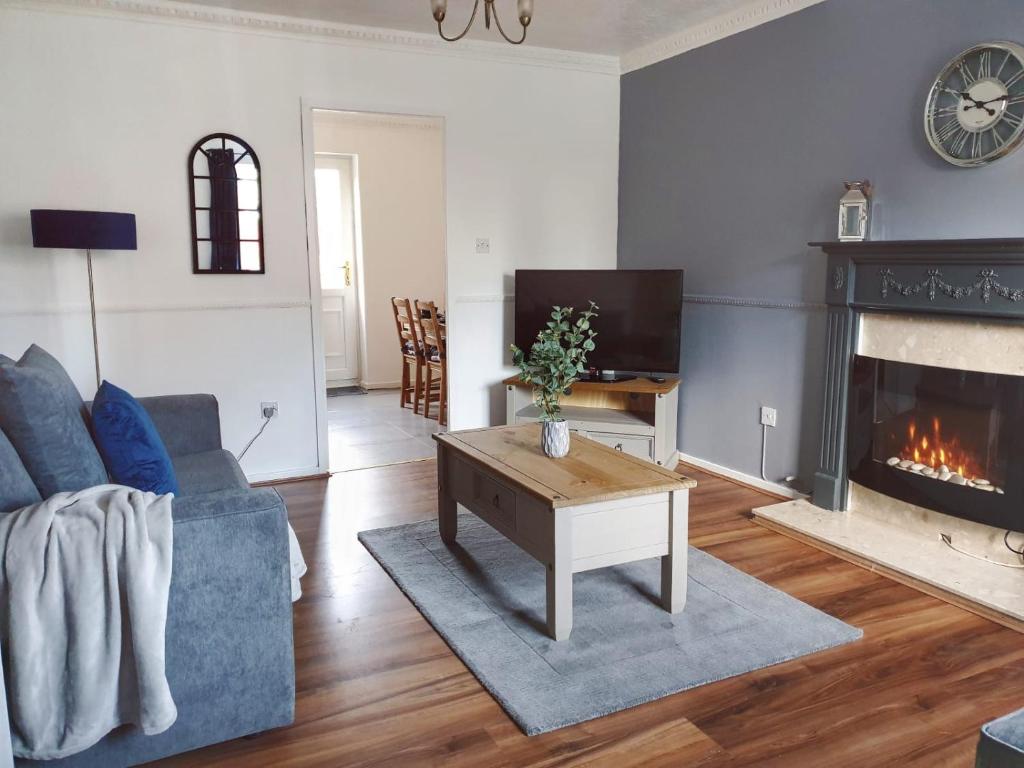 a living room with a couch and a fireplace at Wynn-Griffith Drive - Birmingham BnBs in Tipton