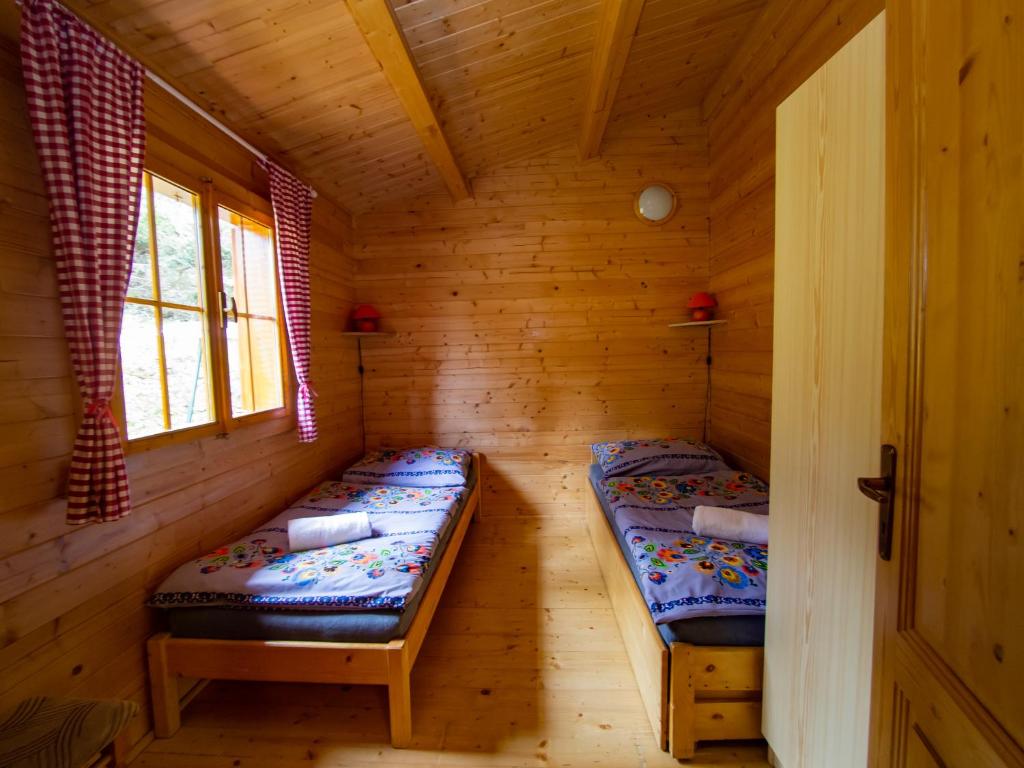 Postel nebo postele na pokoji v ubytování Drevenice Oščadnica