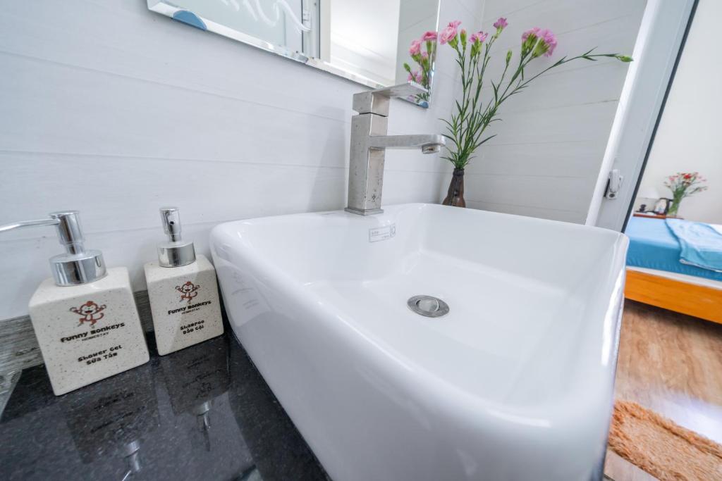 Funny Monkeys Homestay - 3