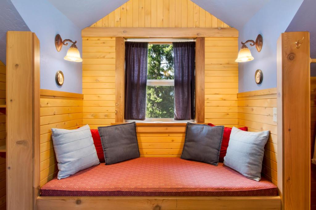 Postel nebo postele na pokoji v ubytování Juniper Lane Guest House