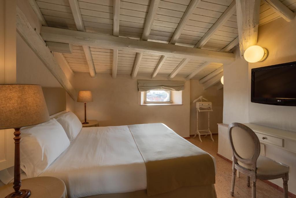 Postel nebo postele na pokoji v ubytování Hotel Palazzo Novello
