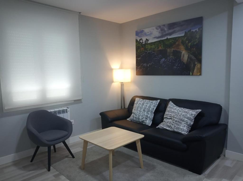 a living room with a couch and a chair at Centrico Apartament al lado de la estacion d tren Vivienda de uso Turistico in Logroño