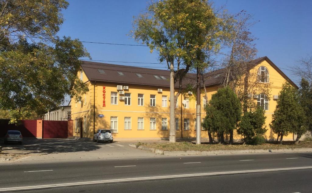 Khostel zhili byli