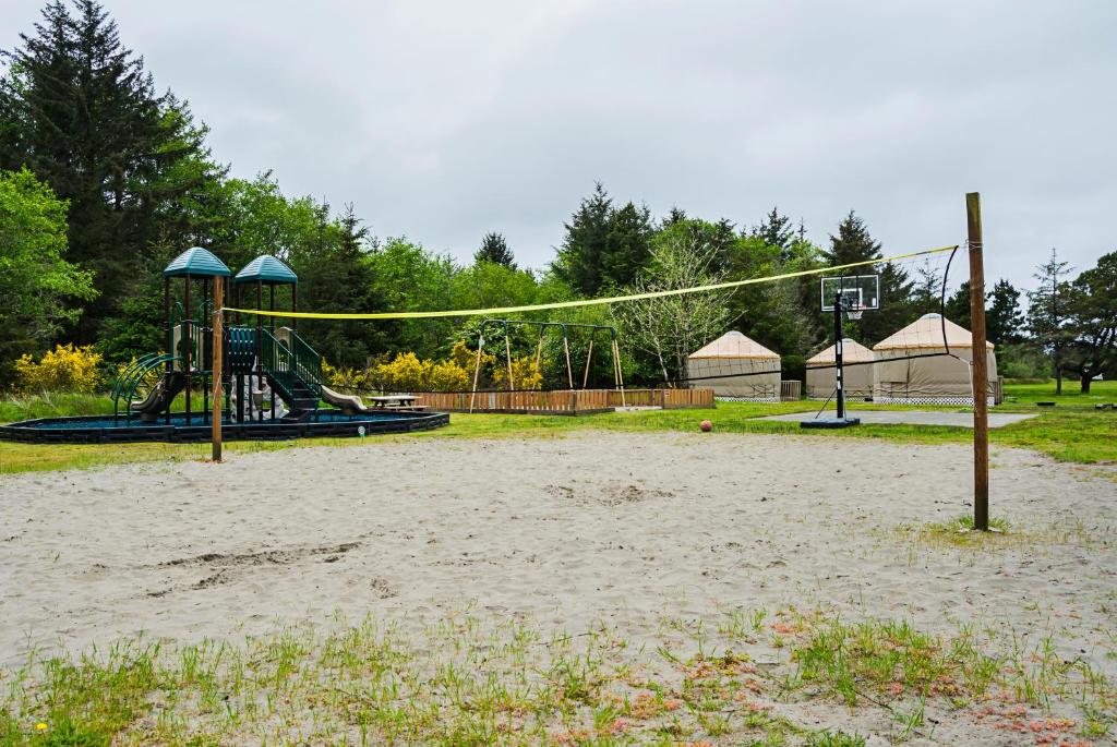 Herní místnost nebo prostor pro děti v ubytování Long beach Camping Resort Yurt 8