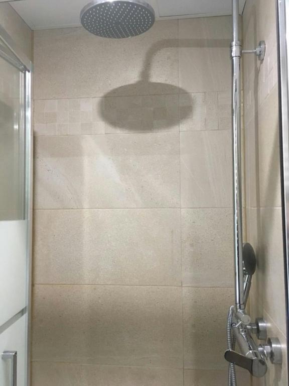 Kúpeľňa v ubytovaní Centrico Apartament al lado de la estacion d tren Vivienda de uso Turistico