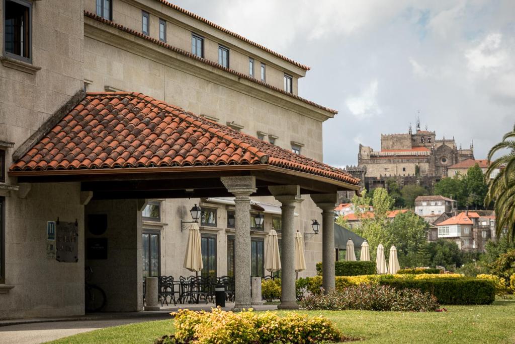a building with a pavilion in front of it at Parador de Tui in Tui