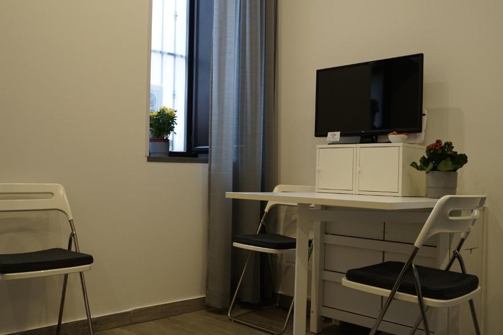 Telewizja i/lub zestaw kina domowego w obiekcie CATANIA CENTRAL DELUXE HOUSE
