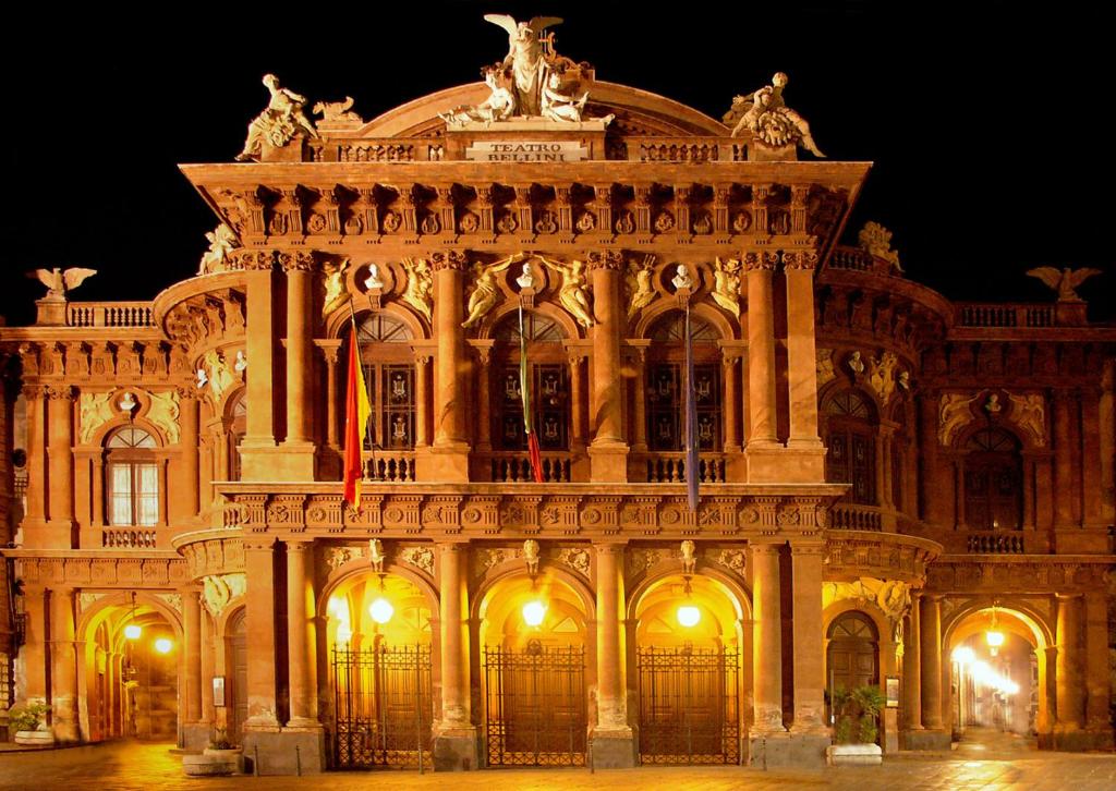 Zdjęcie z galerii obiektu CATANIA CENTRAL DELUXE HOUSE w Katanii