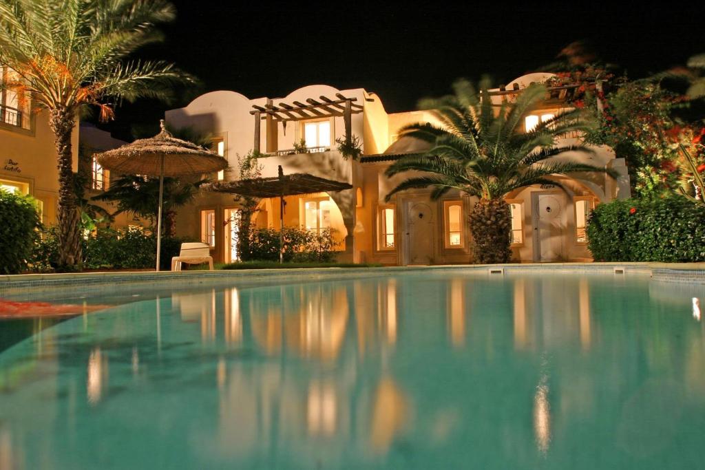 Bazén v ubytování Appart Hotel Villamar nebo v jeho okolí