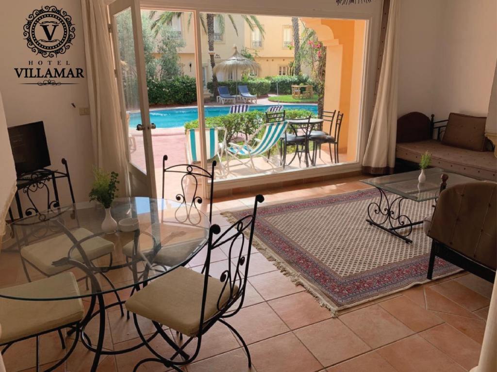 Bazén v ubytování Appart Hotel Villamar nebo v jeho okolí
