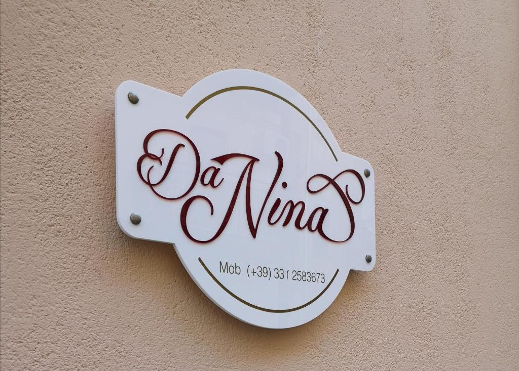 a sign on a wall that reads de mimosa at "Da Nina" in Lascari