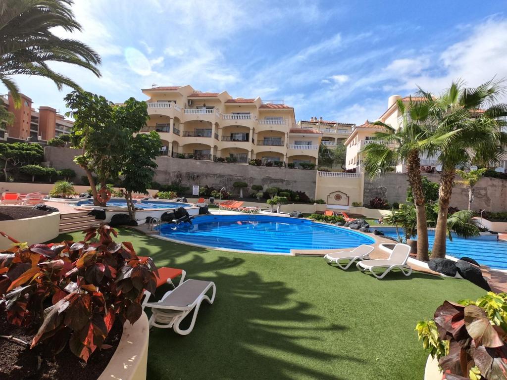 Bazén v ubytování Cosy Well Located Apartment Tenerife Sur Golf nebo v jeho okolí