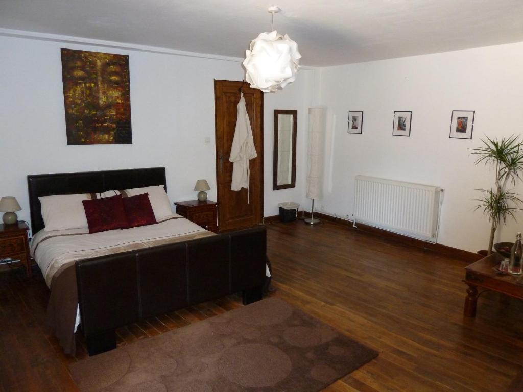 Chaillac Bed & Breakfast - King Room