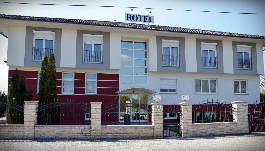 Budova, kde se hotel nachází