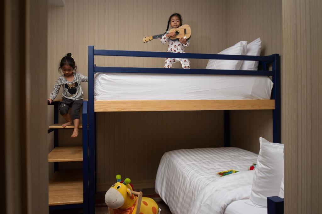 Eleven Hotel Bangkok Sukhumvit 11 - Resim 9