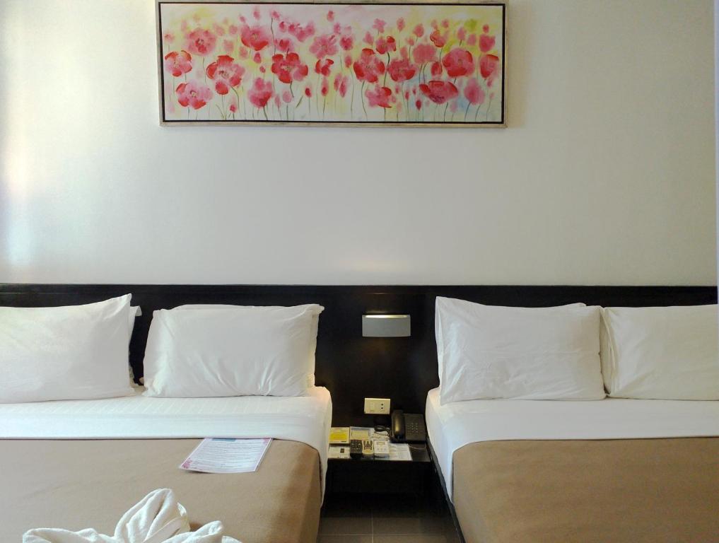 Postel nebo postele na pokoji v ubytování One Crescent Place Hotel