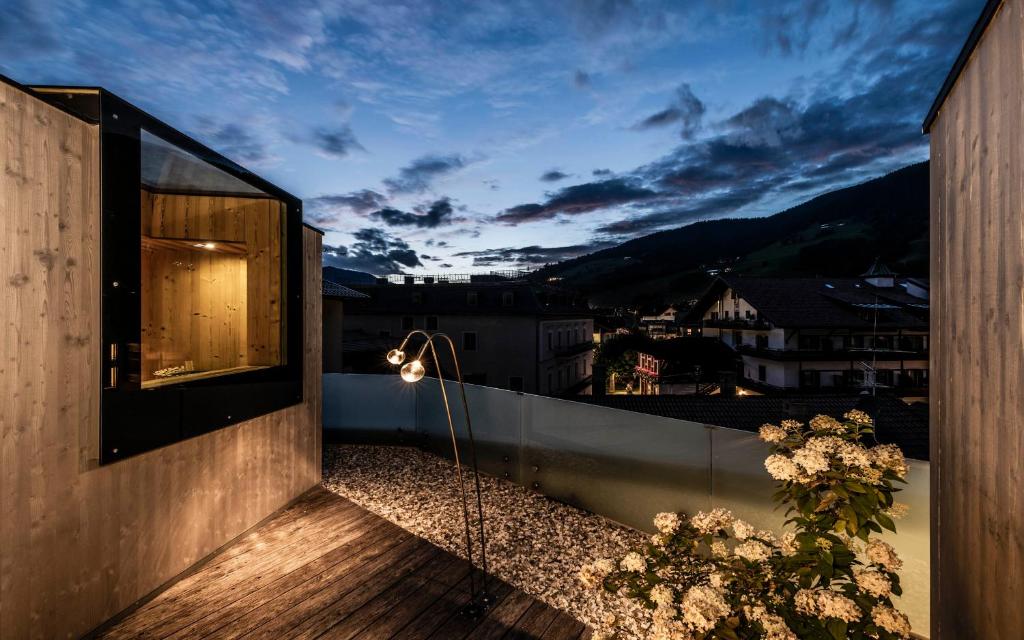 Nespecifikovaný výhled na hory nebo výhled na hory při pohledu z hotelu