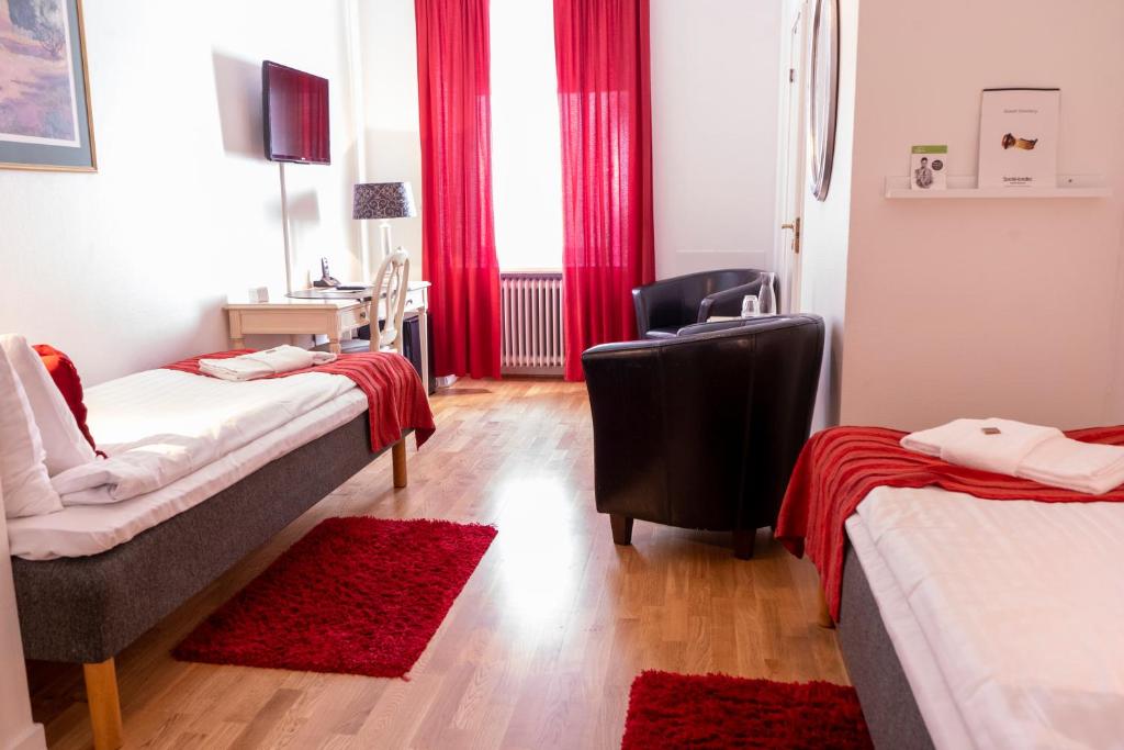 Postel nebo postele na pokoji v ubytování Stadshotellet Kristianstad