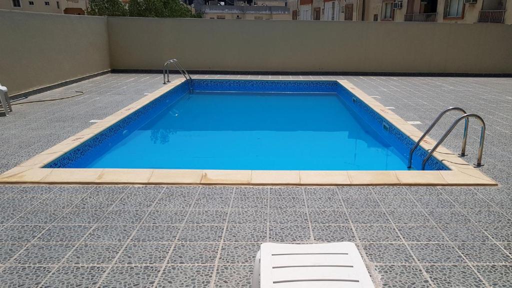 Bazén v ubytování Al Muntazah Plaza Hotel nebo v jeho okolí