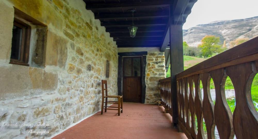 Nespecifikovaný výhled na hory nebo výhled na hory při pohledu z hostelu