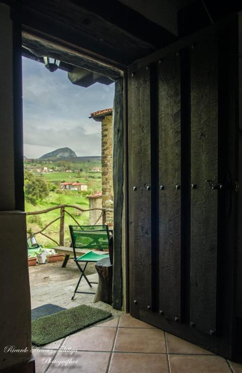 Nespecifikovaný výhled na hory nebo výhled na hory při pohledu z hostelu