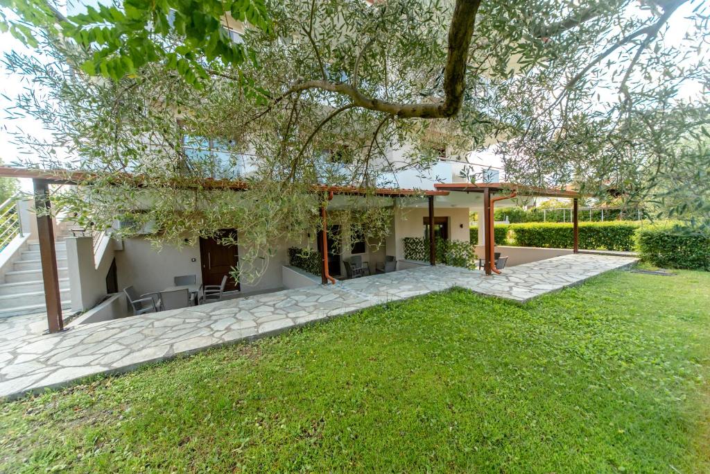Vonkajšia záhrada v ubytovaní Villa Diamantis Apartments
