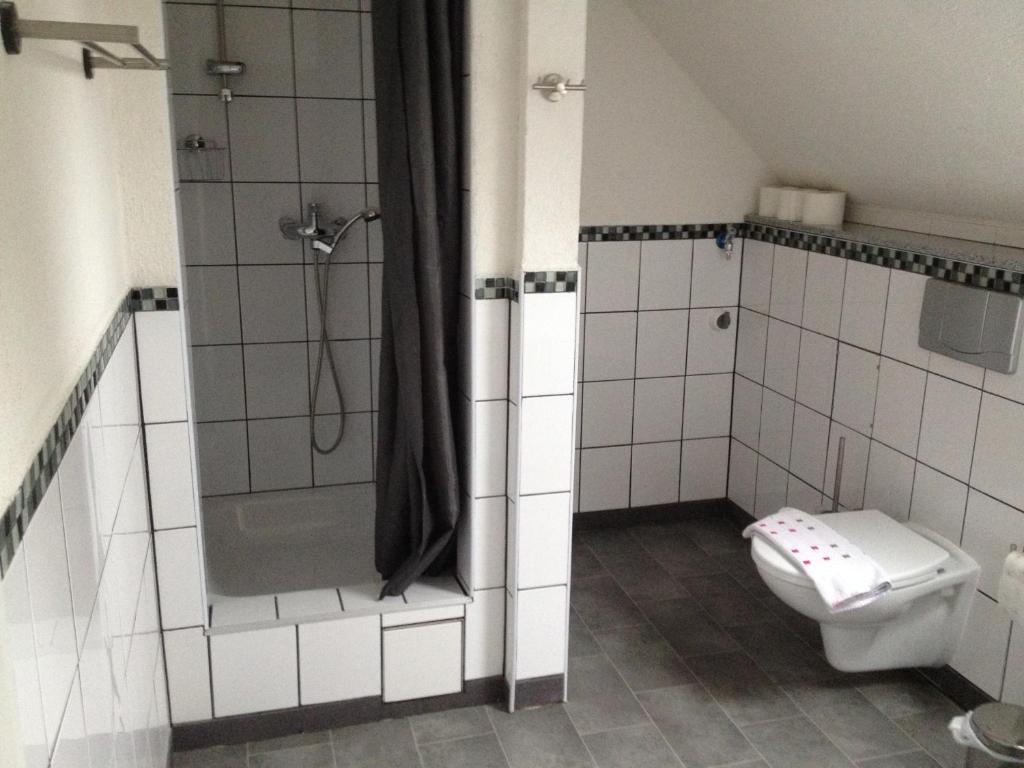 Koupelna v ubytování Hotel Saarland Lebach
