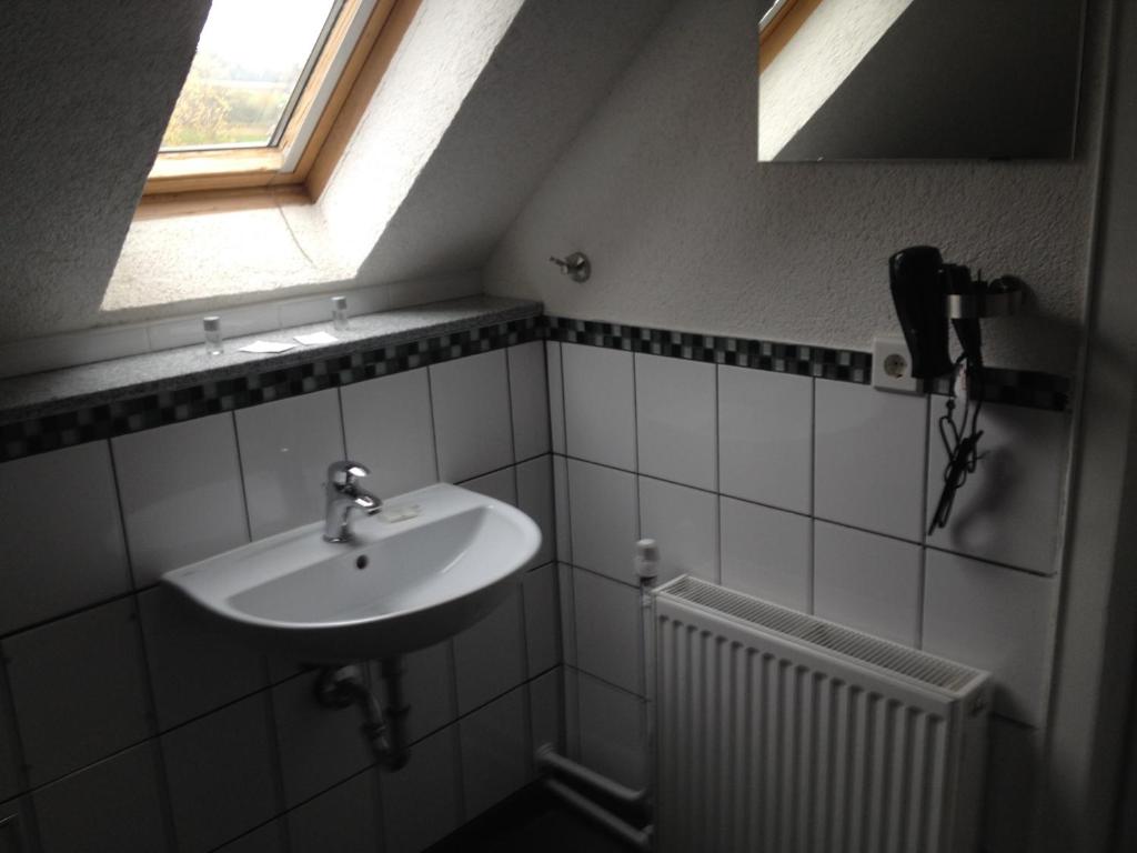 Koupelna v ubytování Hotel Saarland Lebach