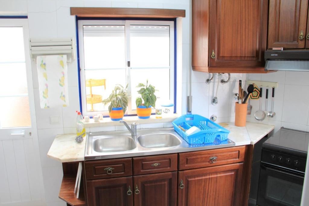 Kuchyň nebo kuchyňský kout v ubytování Casa Praia Légua