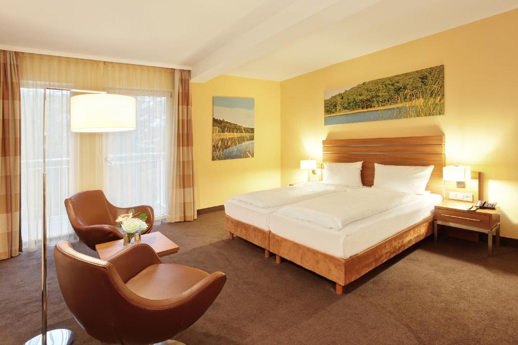 Ein Bett oder Betten in einem Zimmer der Unterkunft Seehotel Fleesensee