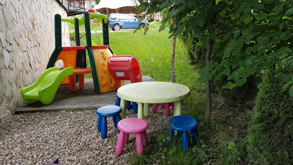 Vonkajšia záhrada v ubytovaní Apartamenty Smrekowa Zakopane