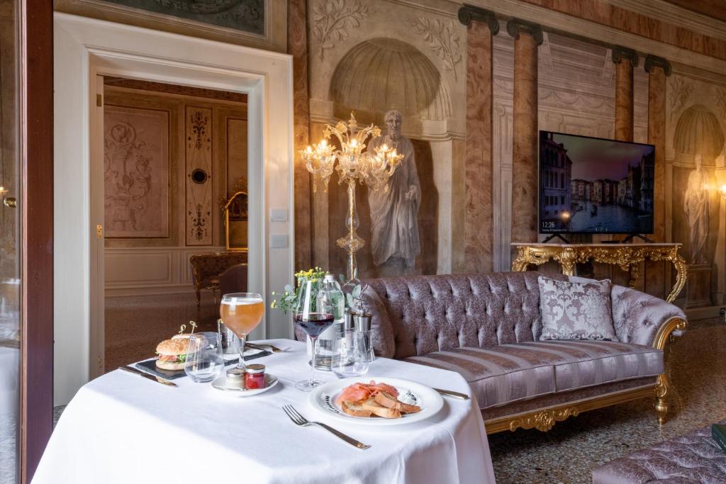 Ca' Bonfadini Historic Experience - 13