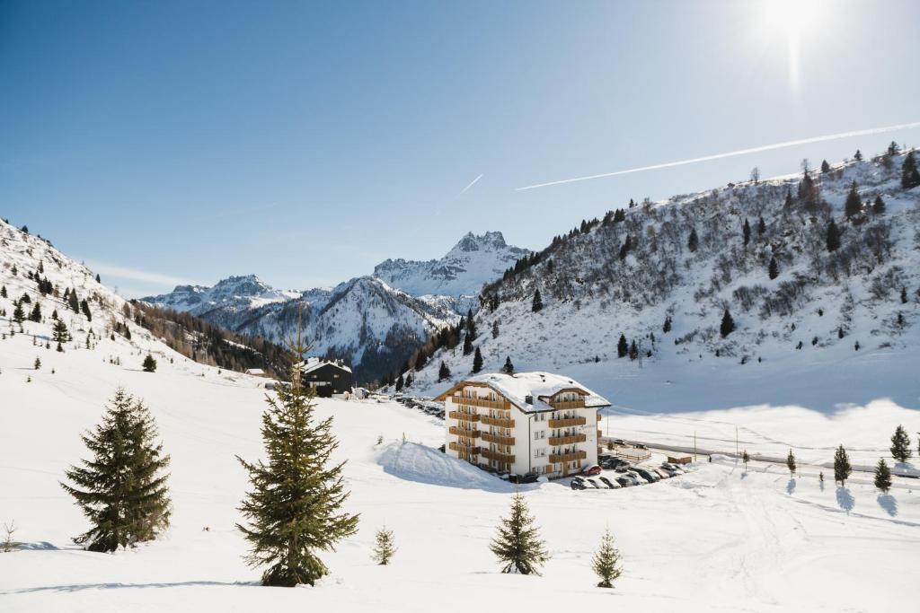 a building in the snow in a snowy mountain at Apparthotel Sellaronda in Arabba