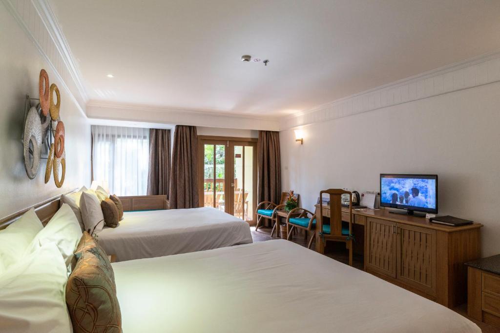 Postel nebo postele na pokoji v ubytování Seaview Resort Khao Lak - SHA Plus
